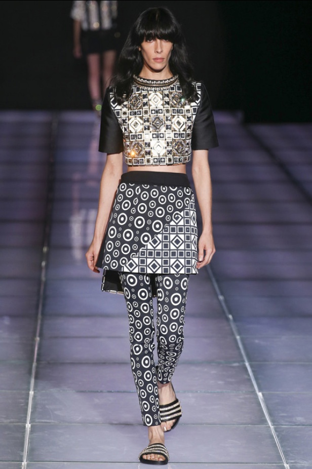 تخريمات دائرية ونقوش متداخلة في مجموعة FAUSTO PUGLISI