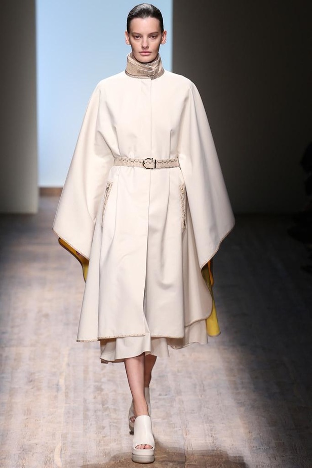 أناقة الربيع كلاسيكية مع SALVATORE FERRAGAMO