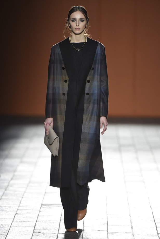 القصّات الذكورية والتقليدية تجمع تصاميمPaul Smith 