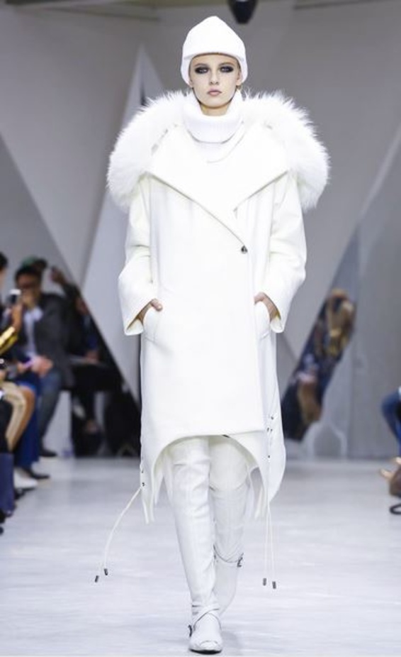 عرض Pascal Millet الأناقة في البساطة!