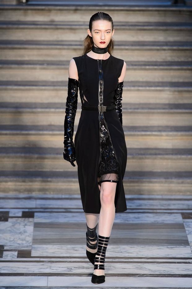 Julien Macdonald عاشق لموضة الشبك