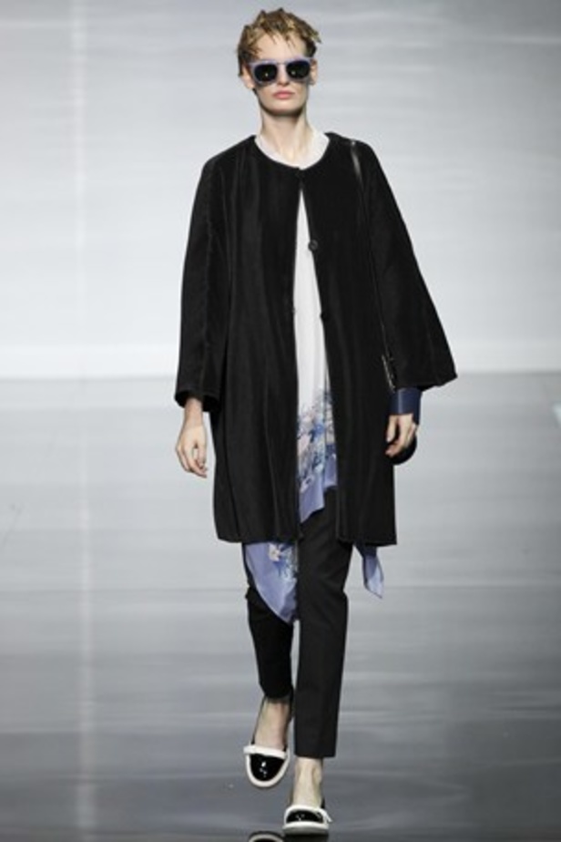 سيدة Armani... الأرقى