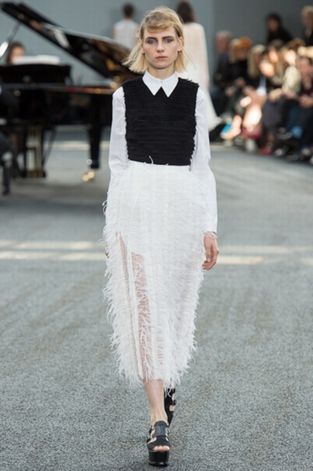 Erdem:  قبّة العنق  موضة مستمرة