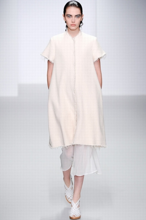 John Rocha لمسات مرحة وجريئة