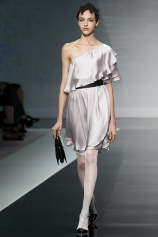 سيدة Armani... الأرقى