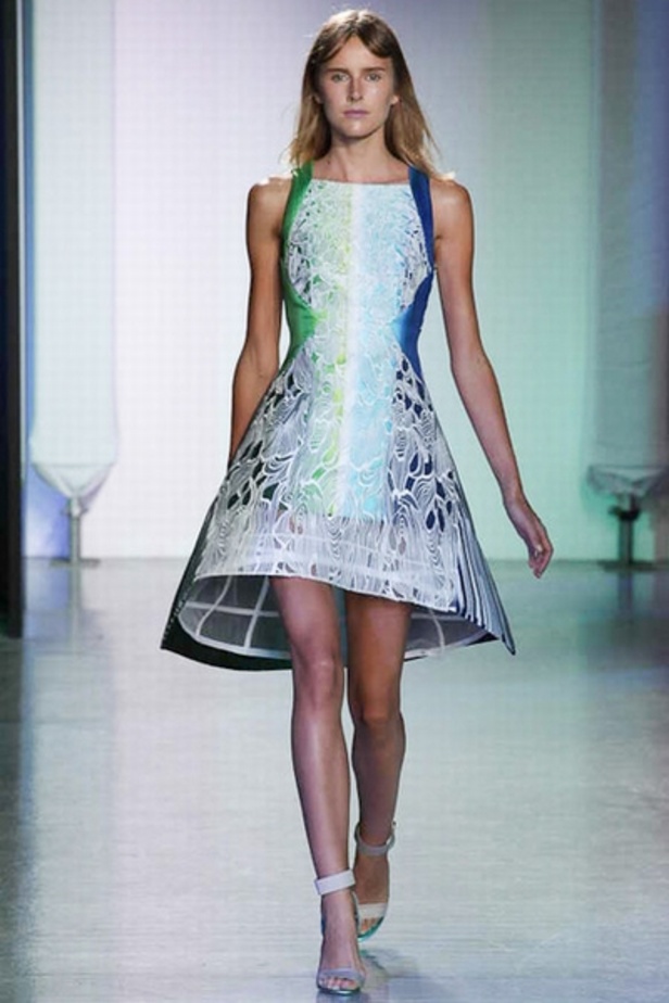 Pilotto Peter يُتقن موضة الفساتين المطبعة