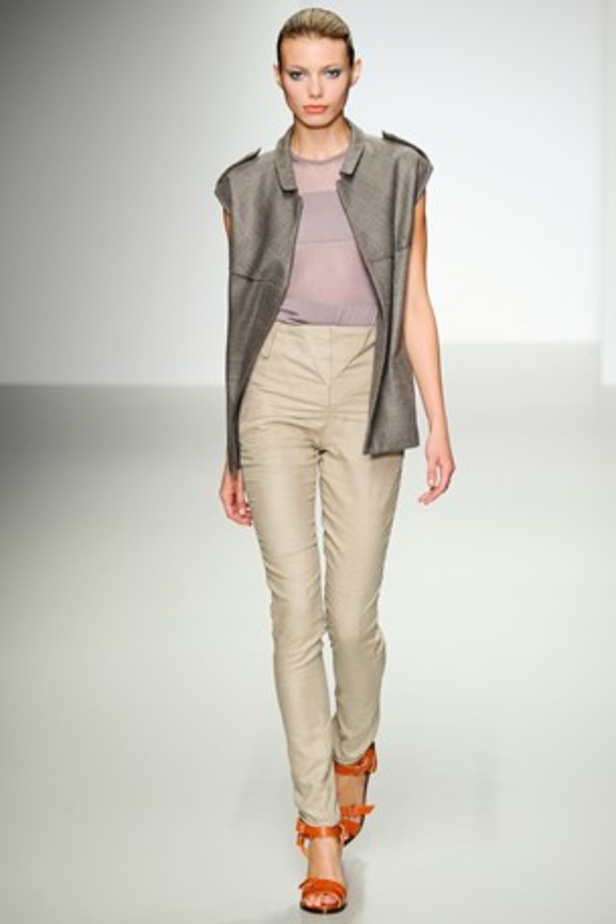 ربيع Emilio De La Morena... أناقة شبابية ناعمة