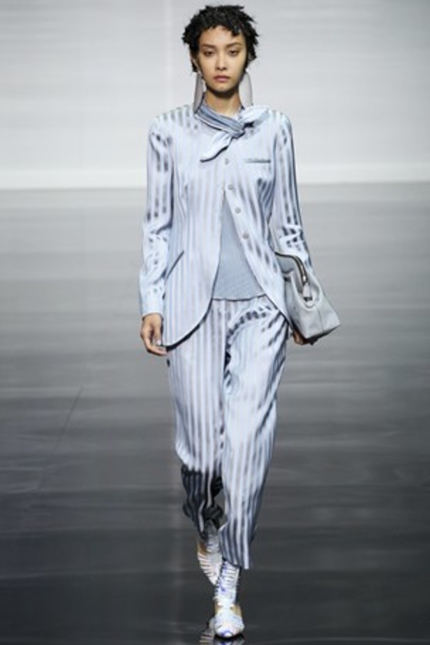 سيدة Armani... الأرقى