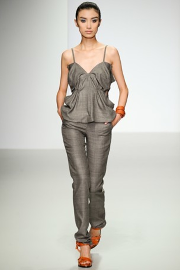 ربيع Emilio De La Morena... أناقة شبابية ناعمة