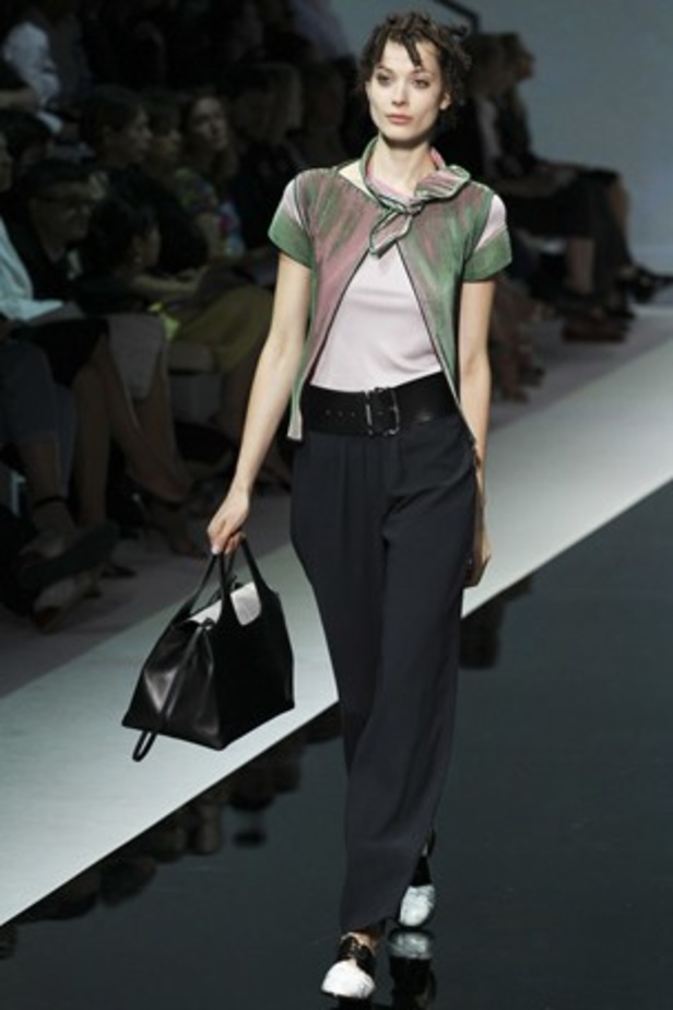 سيدة Armani... الأرقى