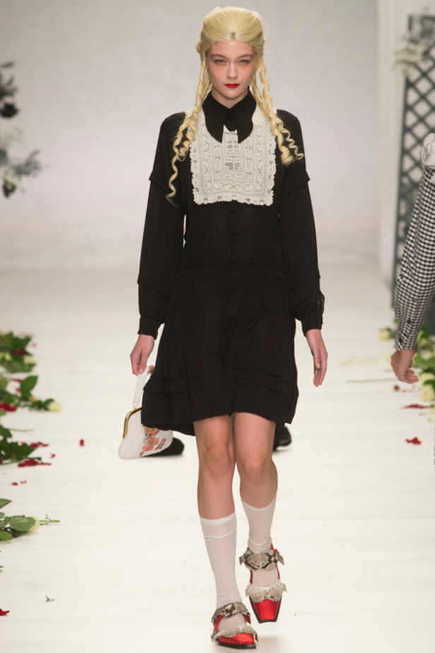 Meadham Kirchoff غرابة وجرأة لافتة 