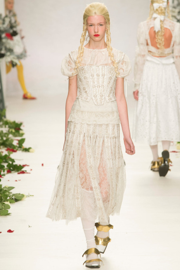 Meadham Kirchoff غرابة وجرأة لافتة 