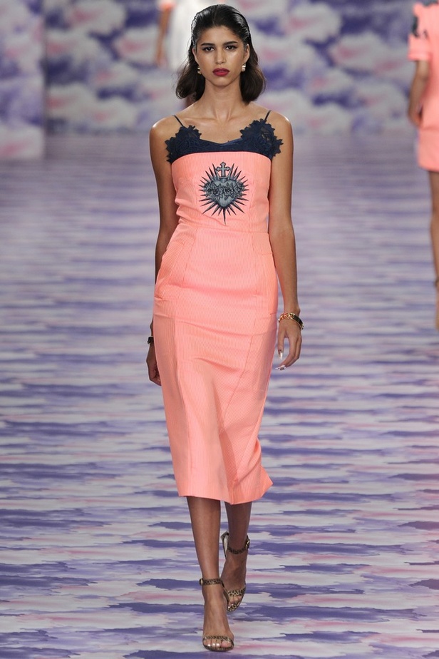 House of holand لامرأة شخصيتها قوية وعصرية