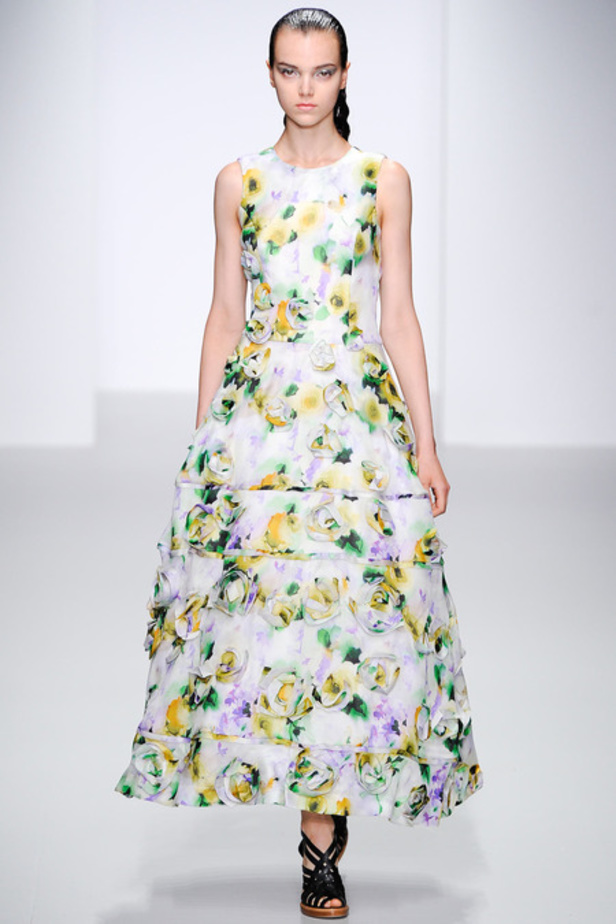 John Rocha لمسات مرحة وجريئة