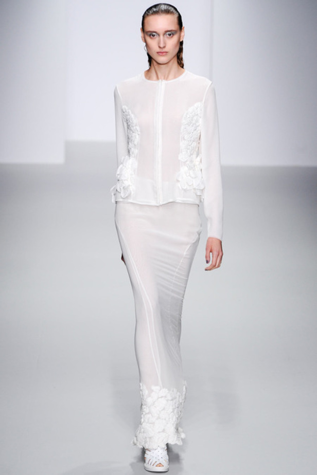 John Rocha لمسات مرحة وجريئة