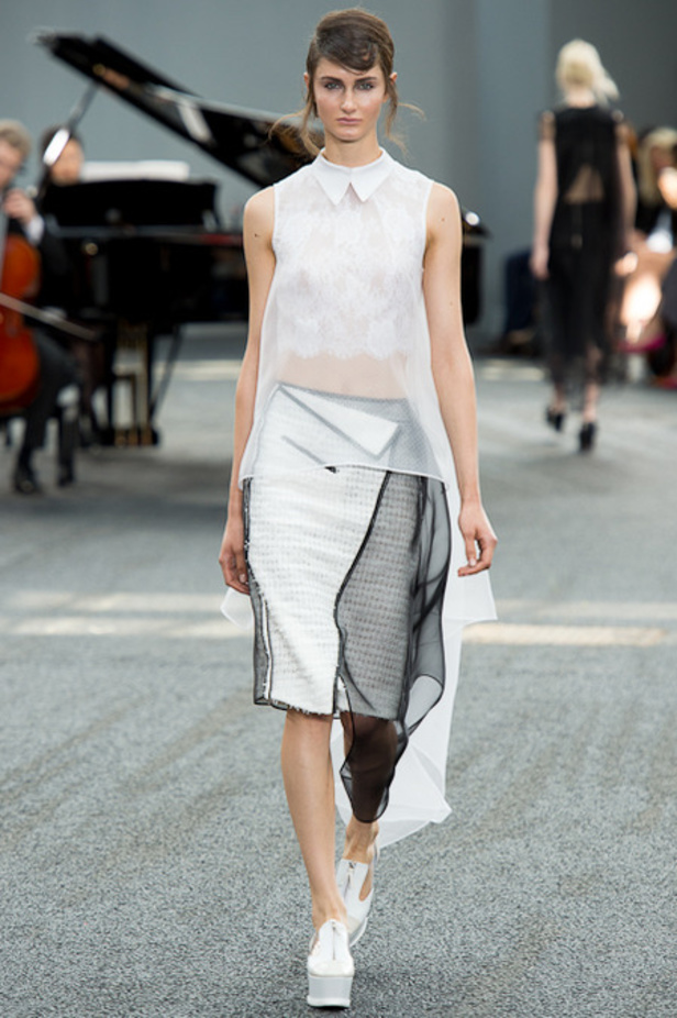 Erdem:  قبّة العنق  موضة مستمرة