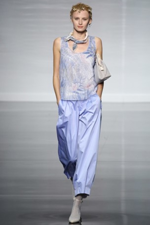 سيدة Armani... الأرقى