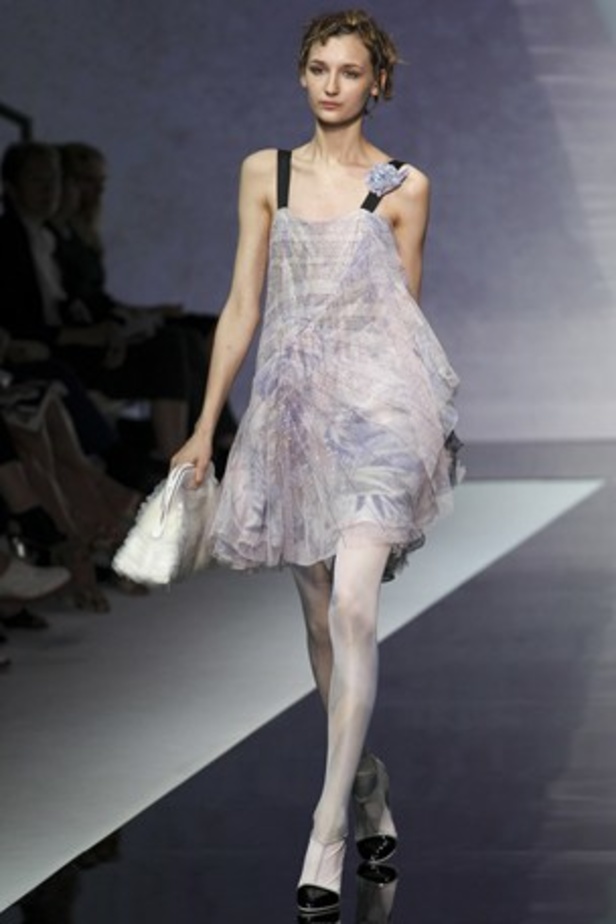 سيدة Armani... الأرقى