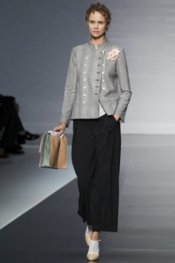 سيدة Armani... الأرقى