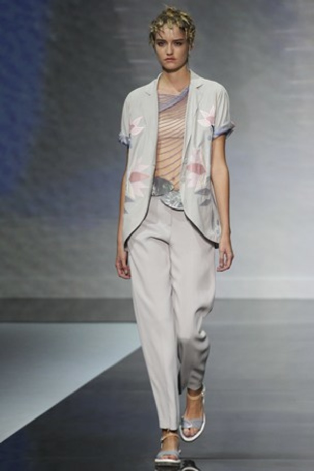 سيدة Armani... الأرقى