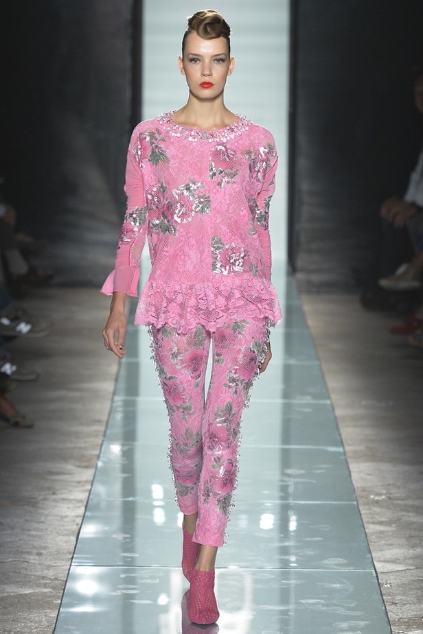 مجموعة Rocco barocco: رؤية ورديّة للحياة