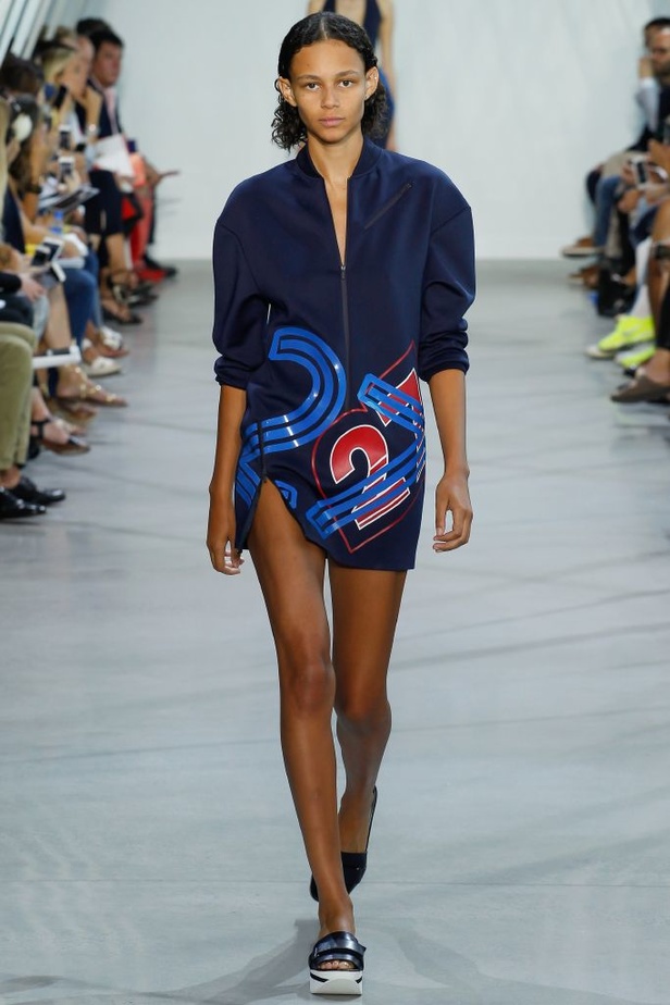 Lacoste ينقلنا إلى المستقبل مع مجموعة بالغة العصرية!