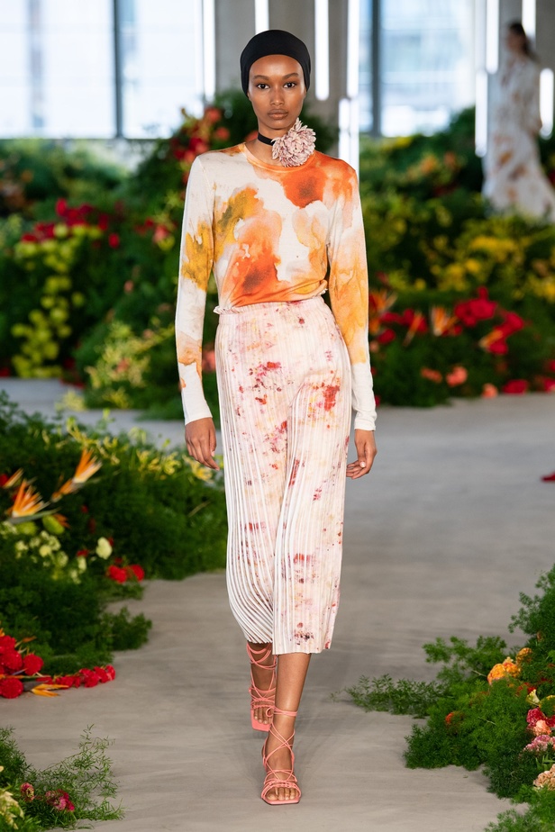 مجموعة Jason Wu لربيع وصيف 2022 عودة إلى الطبيعة بتصاميم ساحرة