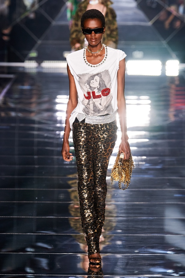 عرض أزياء Dolce&Gabbana لربيع وصيف 2022 من أسبوع الموضة في ميلانو