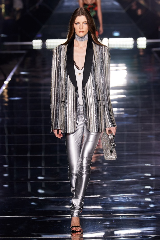 عرض أزياء Dolce&Gabbana لربيع وصيف 2022 من أسبوع الموضة في ميلانو