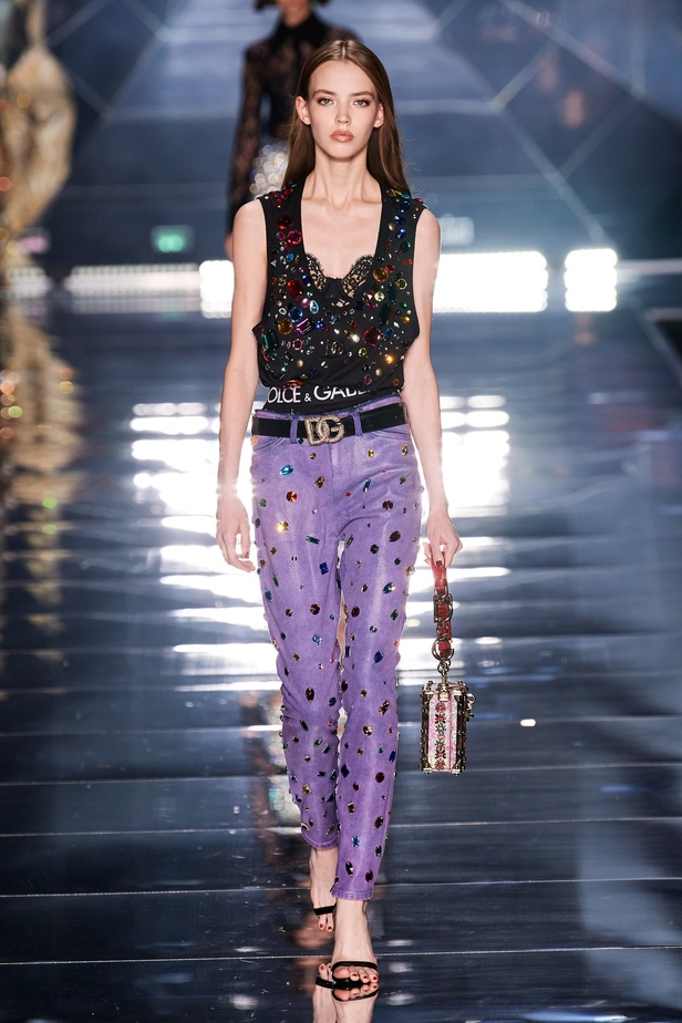 عرض أزياء Dolce&Gabbana لربيع وصيف 2022 من أسبوع الموضة في ميلانو