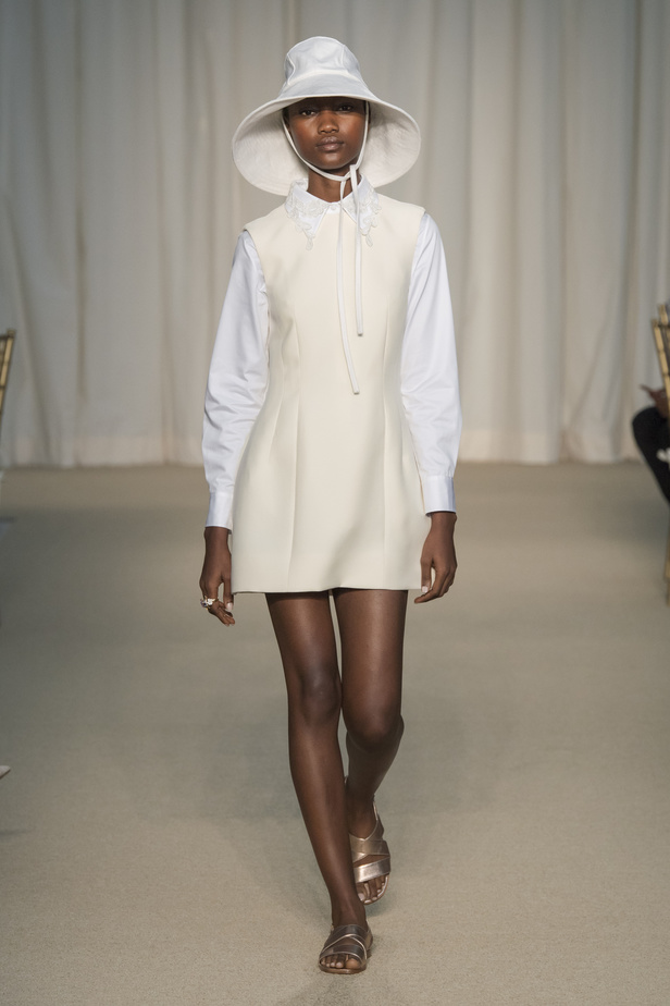 عرض أزياء Adam Lippes لربيع وصيف 2022 من أسبوع الموضة في نيويورك