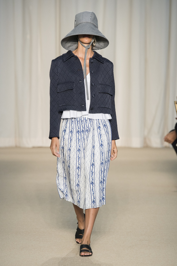 عرض أزياء Adam Lippes لربيع وصيف 2022 من أسبوع الموضة في نيويورك