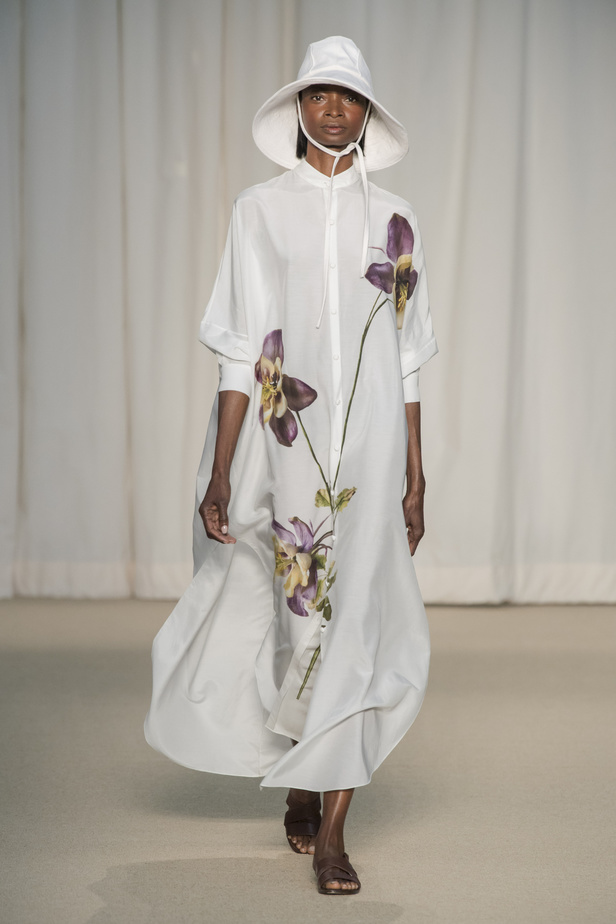 عرض أزياء Adam Lippes لربيع وصيف 2022 من أسبوع الموضة في نيويورك