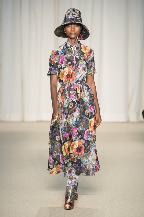 عرض أزياء Adam Lippes لربيع وصيف 2022 من أسبوع الموضة في نيويورك