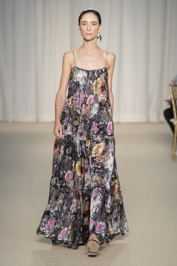 عرض أزياء Adam Lippes لربيع وصيف 2022 من أسبوع الموضة في نيويورك