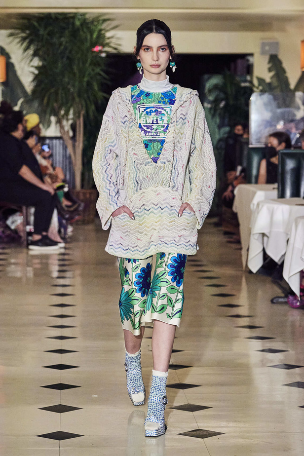 عرض أزياء Anna Sui لربيع وصيف 2022 من أسبوع الموضة في نيويورك