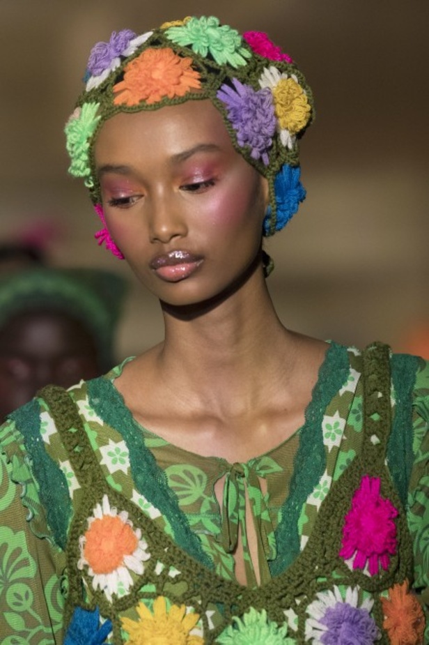 عرض أزياء Anna Sui لربيع وصيف 2022 من أسبوع الموضة في نيويورك