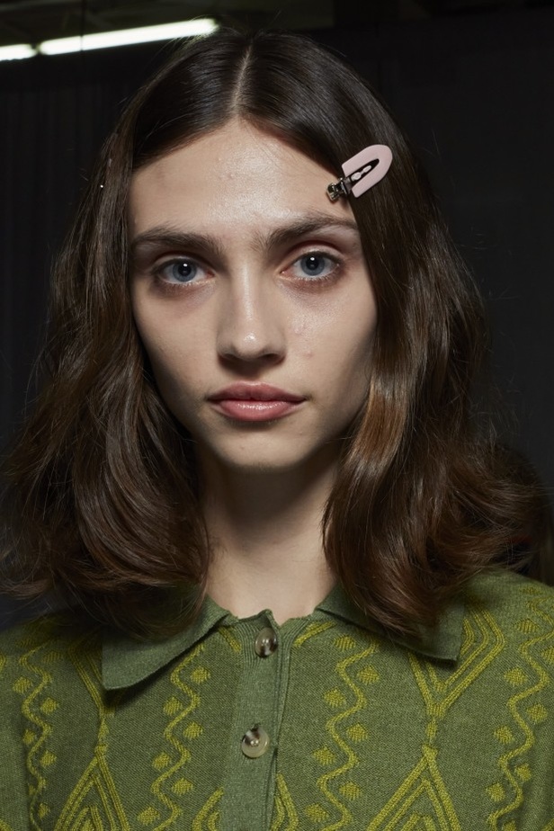 الألوان المرحة والطابع العملي يتجسد في عرض أزياء Brandon Maxwell لربيع وصيف 2022 