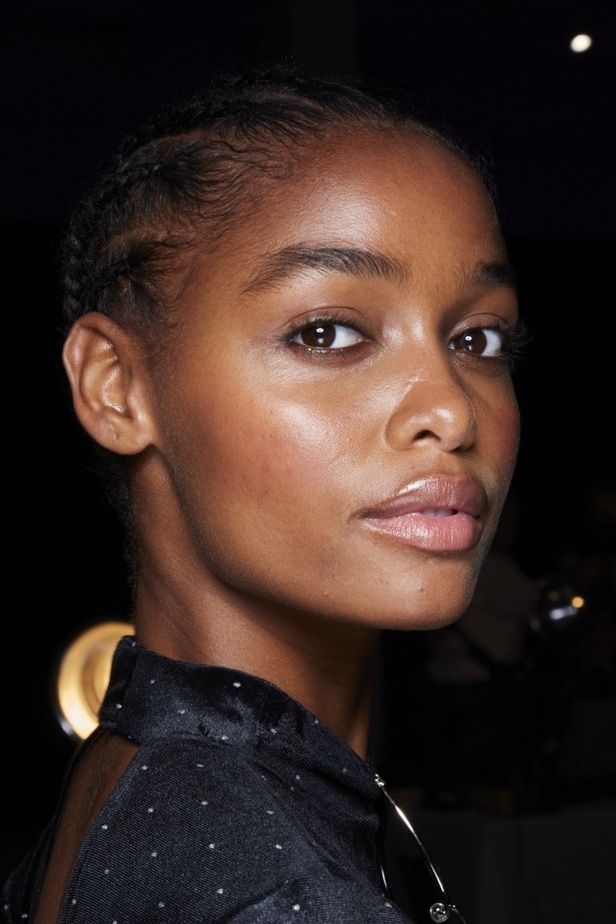 الألوان المرحة والطابع العملي يتجسد في عرض أزياء Brandon Maxwell لربيع وصيف 2022 