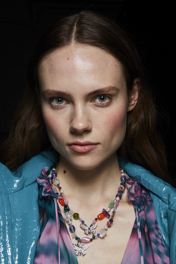 الألوان المرحة والطابع العملي يتجسد في عرض أزياء Brandon Maxwell لربيع وصيف 2022 