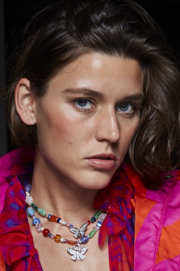 الألوان المرحة والطابع العملي يتجسد في عرض أزياء Brandon Maxwell لربيع وصيف 2022 