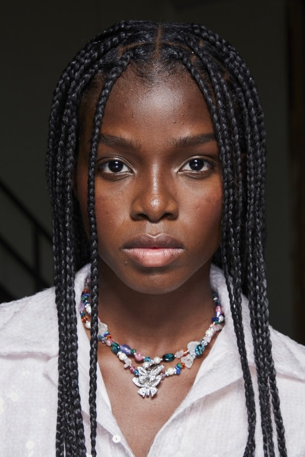 الألوان المرحة والطابع العملي يتجسد في عرض أزياء Brandon Maxwell لربيع وصيف 2022 