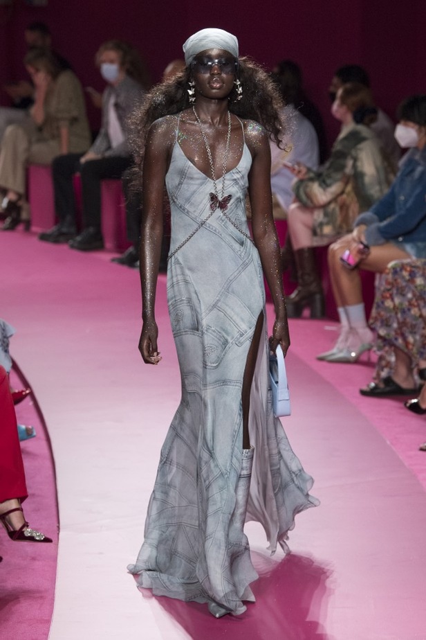 مجموعة ازياء Blumarine لربيع وصيف 2022 من أسبوع الموضة في ميلانو