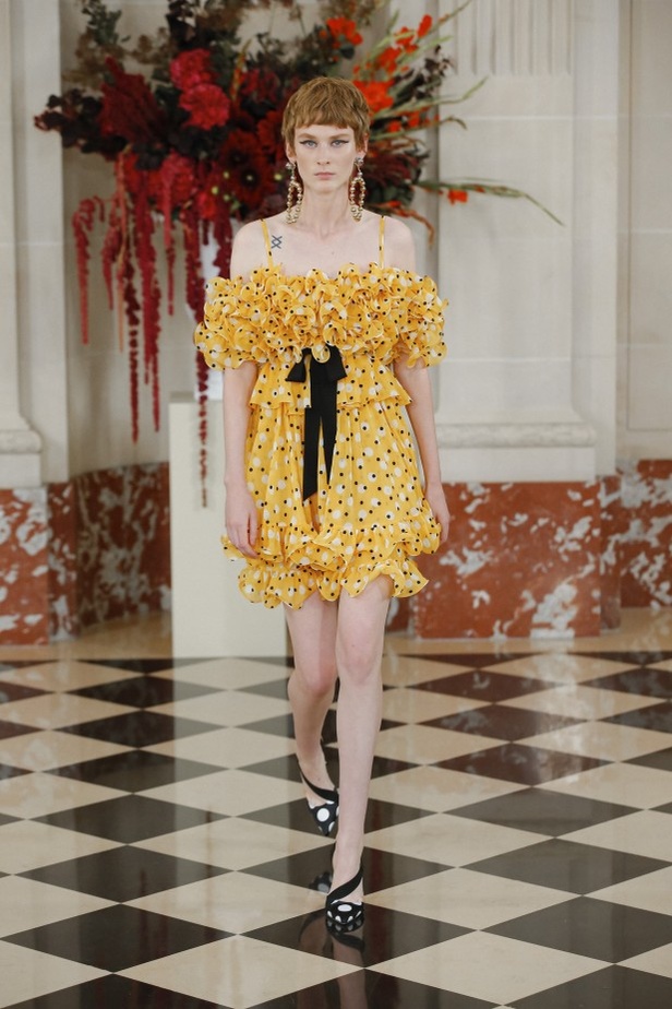 مجموعة كارولينا هيريرا لموسم ربيع وصيف 2022