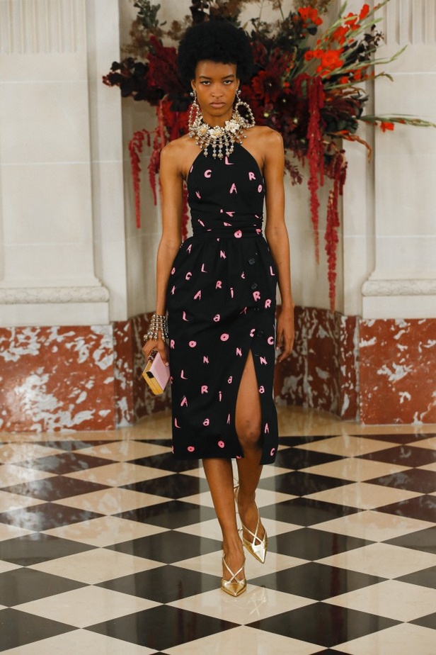 مجموعة كارولينا هيريرا لموسم ربيع وصيف 2022