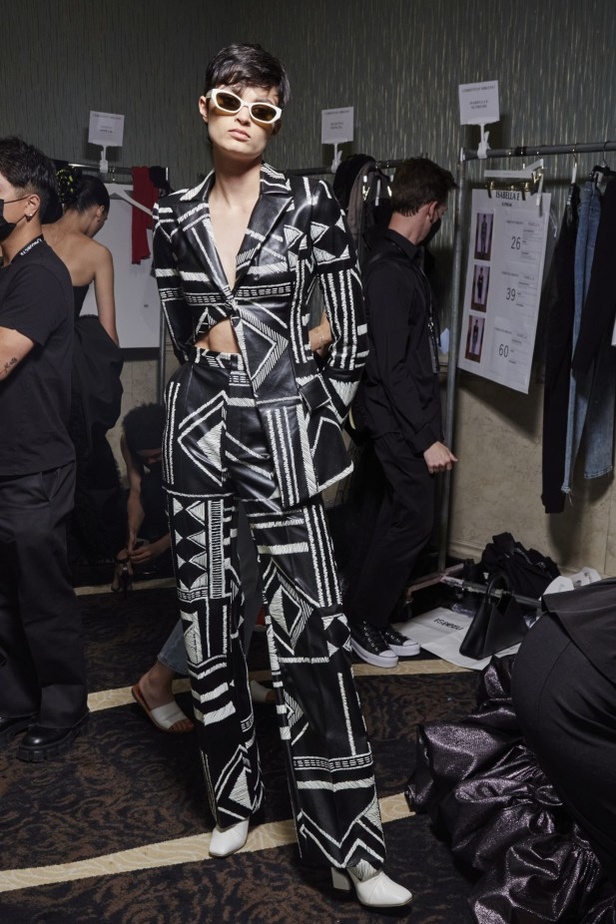 كواليس عرض كريستيان سيريانو