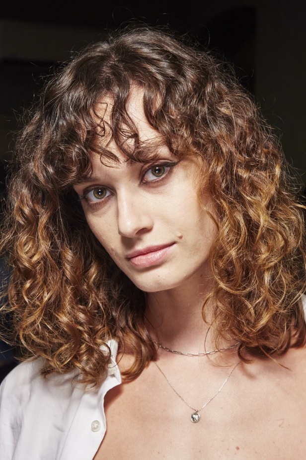 عرض أزياء كريستيان سيريانو لموسم ربيع وصيف 2022