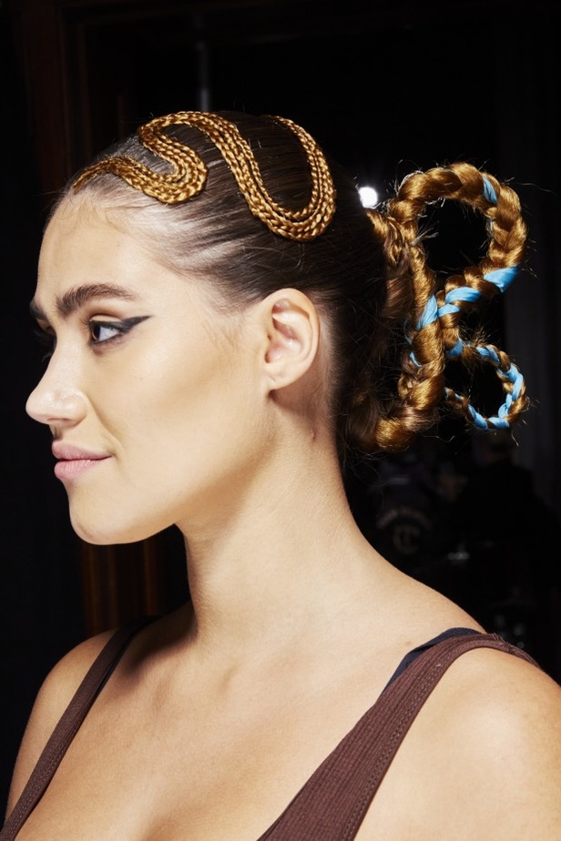 عرض أزياء كريستيان سيريانو لموسم ربيع وصيف 2022