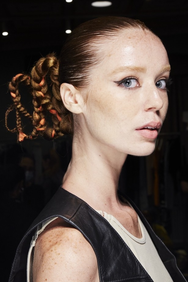 عرض أزياء كريستيان سيريانو لموسم ربيع وصيف 2022