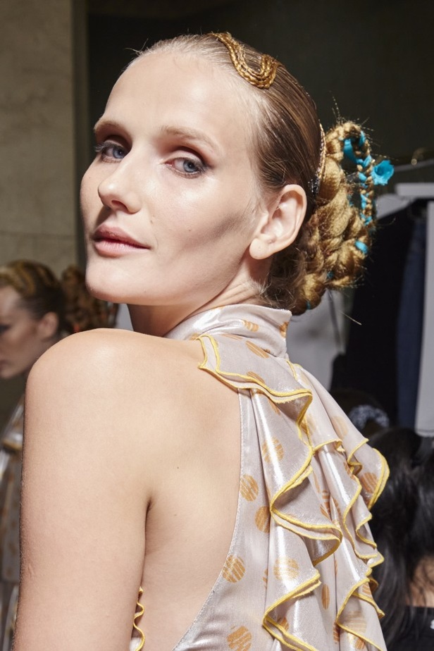 عرض أزياء كريستيان سيريانو لموسم ربيع وصيف 2022